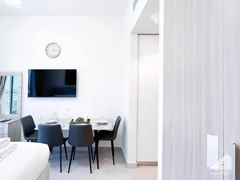 Balcony Studio Haven In Riviera 두바이