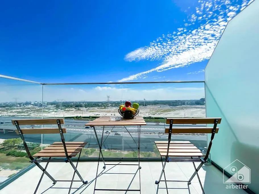 Balcony Studio Haven In Riviera 두바이 아파트