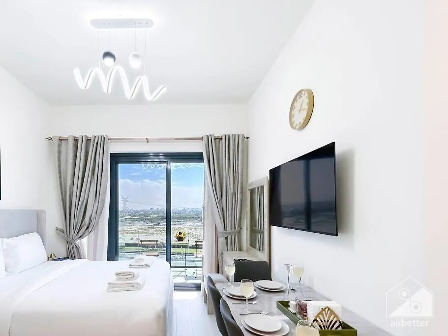 Balcony Studio Haven In Riviera 두바이 아파트